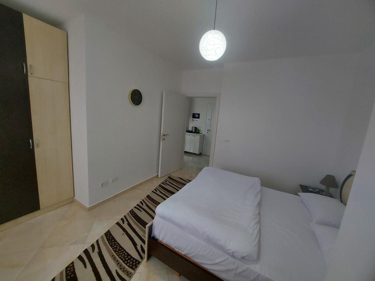 Bral Apartment 7 - Two-Bedroom With Seaview ドゥラス エクステリア 写真